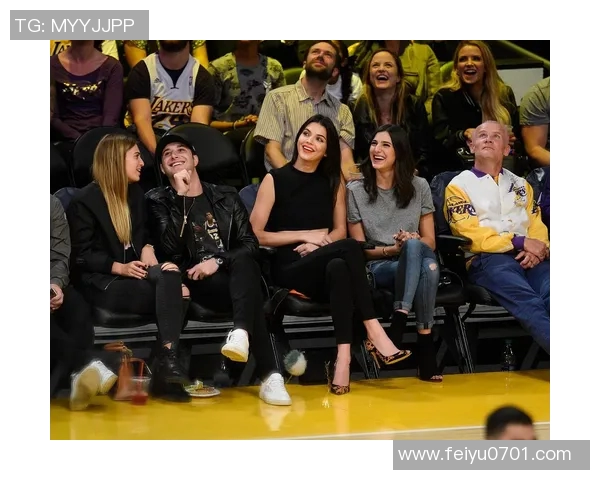 当足球明星踏入NBA赛场引发的跨界碰撞与精彩瞬间 当足球明星踏入NBA赛场引发的跨界碰撞与精彩瞬间